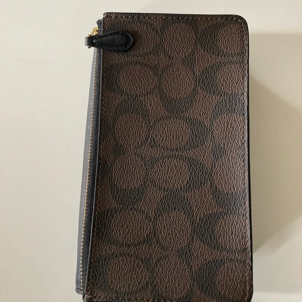 COACH FOLDOVER SIGNATURE COLORBLOCK WRISTLET - Picture 9 of 13